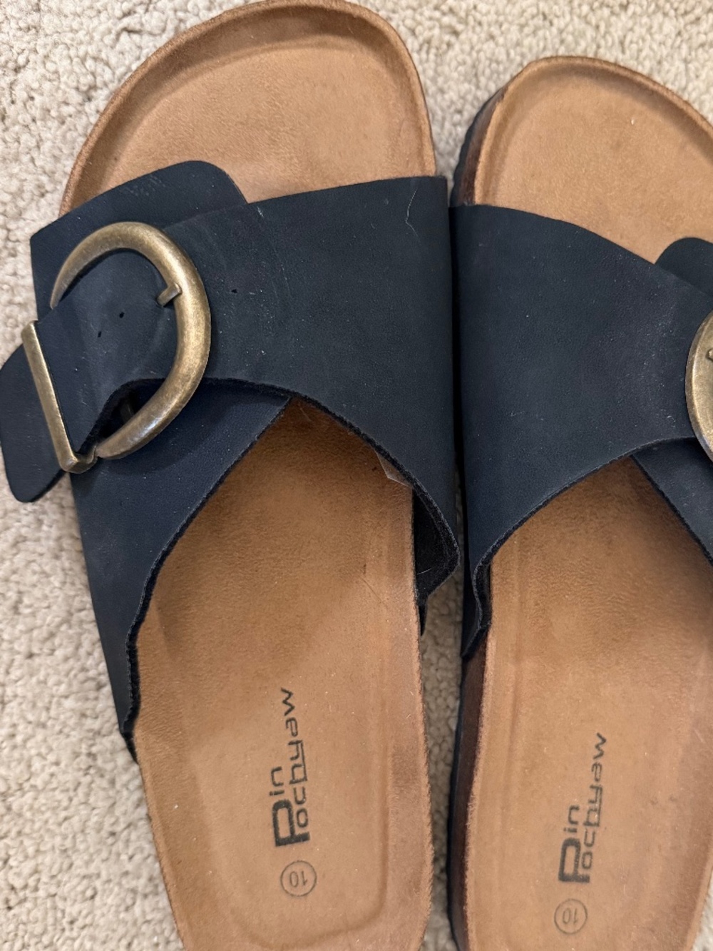 Black sandals with buckle